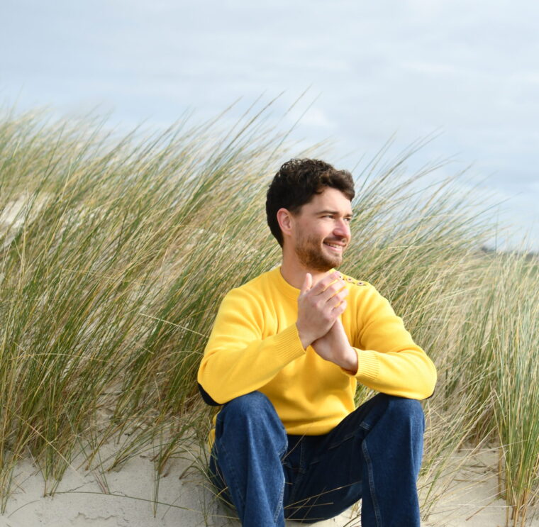 Pull marin homme jaune – TOKYO – Fabriqué en France – Coudes marine