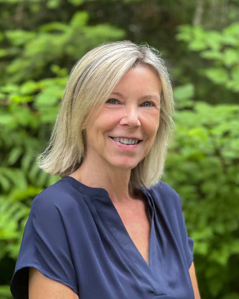 Executive Diretor - Lorinda Strang