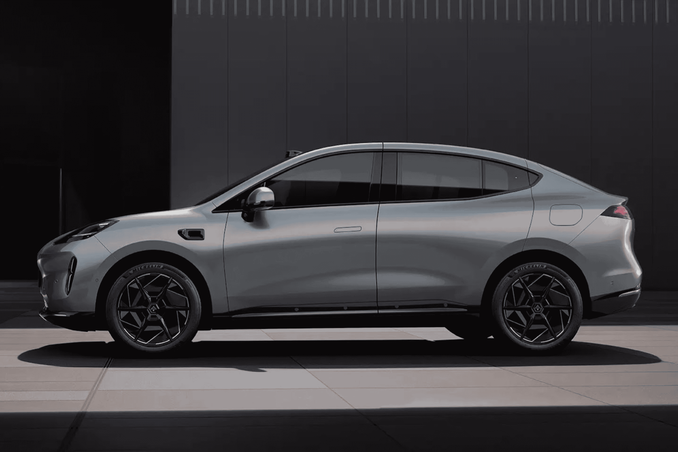 Coupe-Style SUV Silhouette