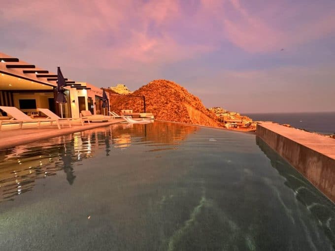 Luxury Pedregal Oceanview Infinity Pool With Mountain And Sunset Scenery For Exclusive Real Estate In Pedregal.