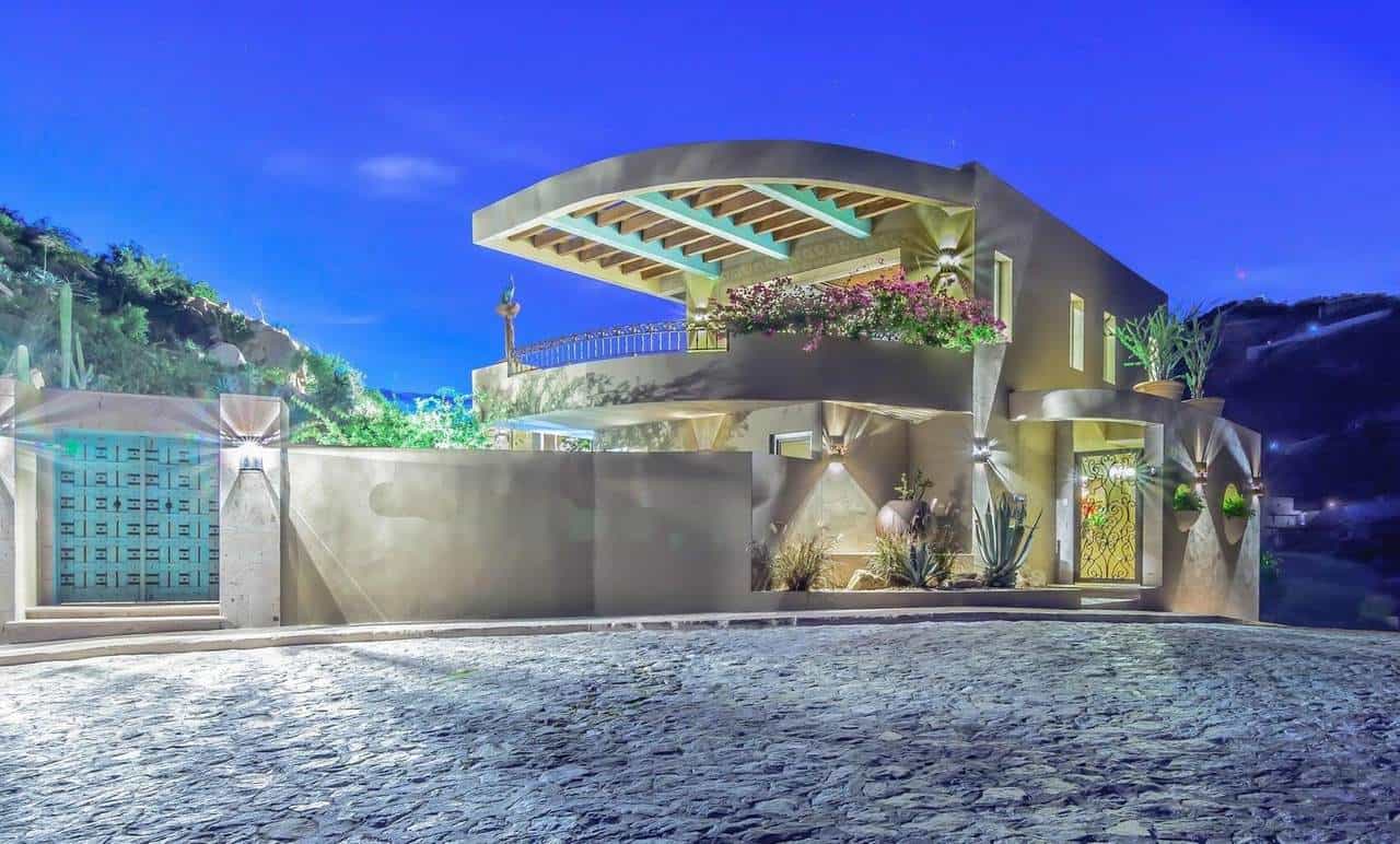 Luxury Pedregal Estate With Modern Architecture And Stunning Night Lighting, Featuring A Spacious Balcony, Landscaped Garden, And Desert Plants, Offering Elegant Living In Pedregal.