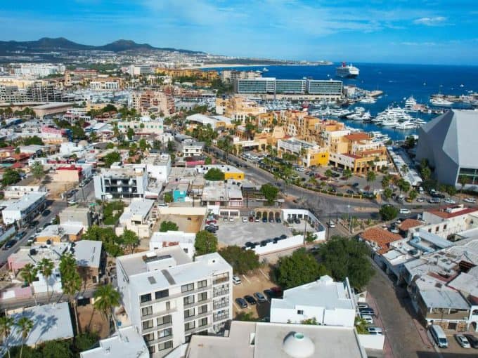 Pedregal Hillside Home With Stunning Ocean Views And Close Proximity To The Marina. Perfect For Luxury Living In A Prestigious Neighborhood.