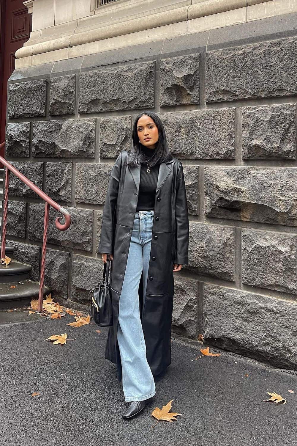 Comedy Show Outfits With Light Denim Wash Jeans