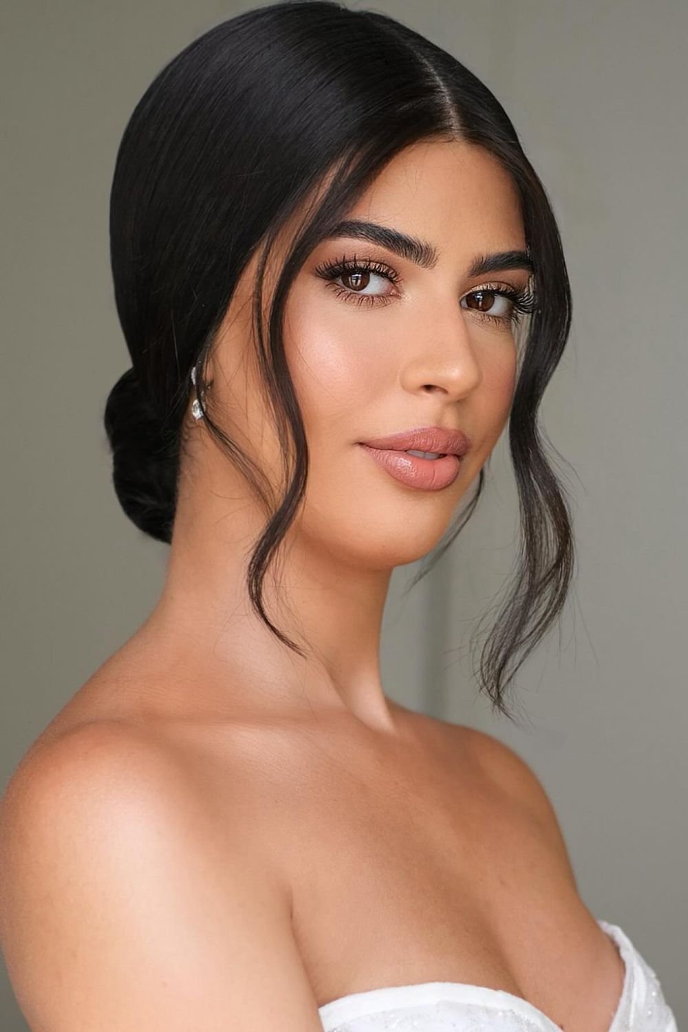 Professional Makeup Looks Nude Eyeshadow with Mascara