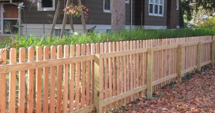 Dog ear natural picket fence installer