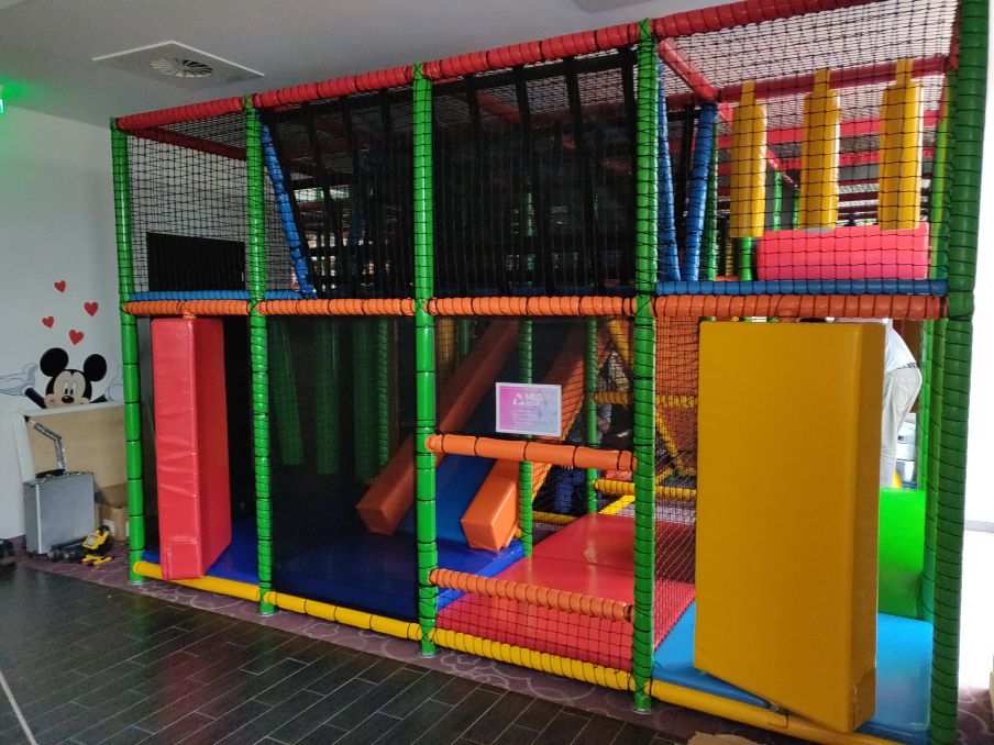 Beltéri játszóházi játéklabirintus