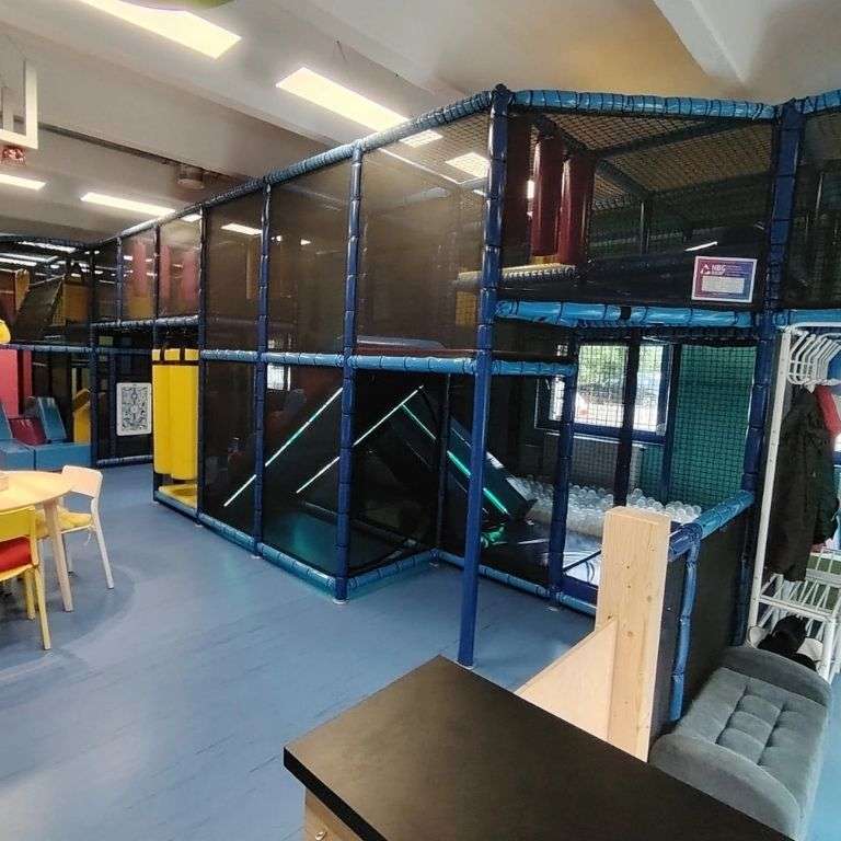 Beltéri játszóházi játéklabirintus