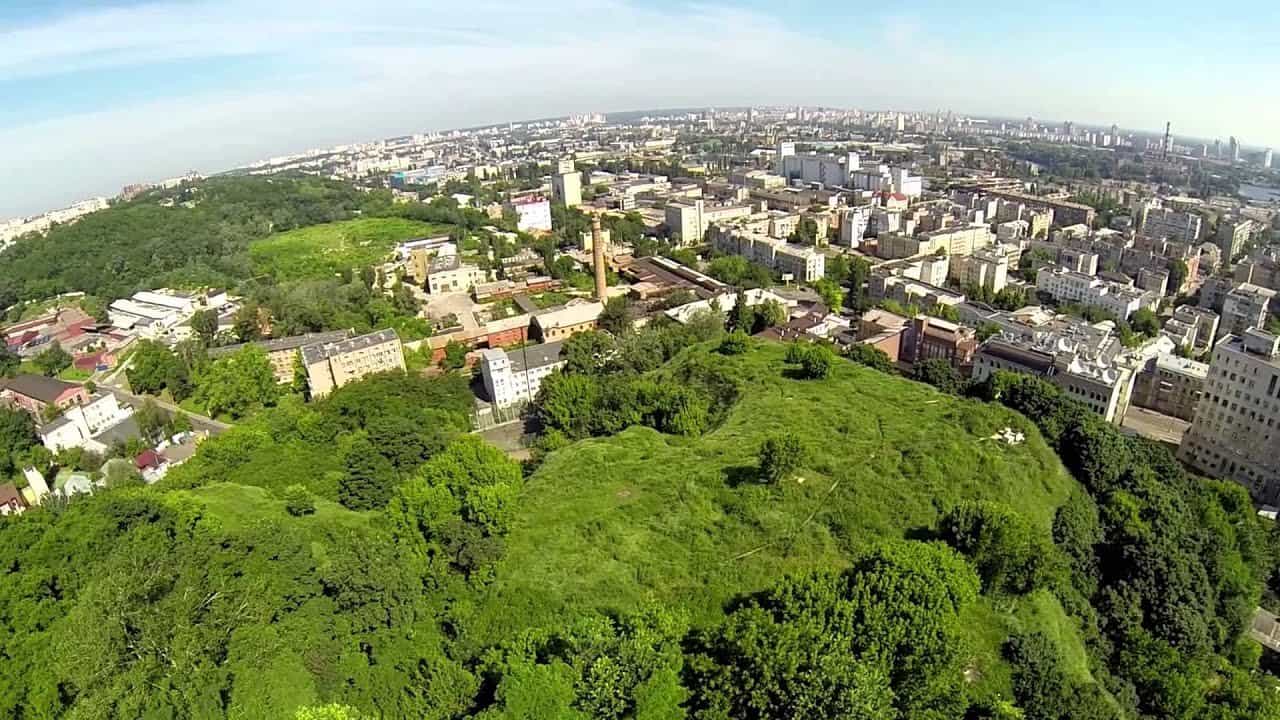 Вид на Щекавицьке кладовище з висоти пташиного польоту.