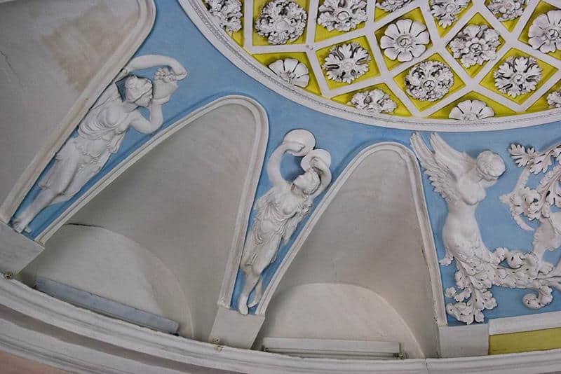Декоративний стельовий розпис у Вороновицькому палаці.