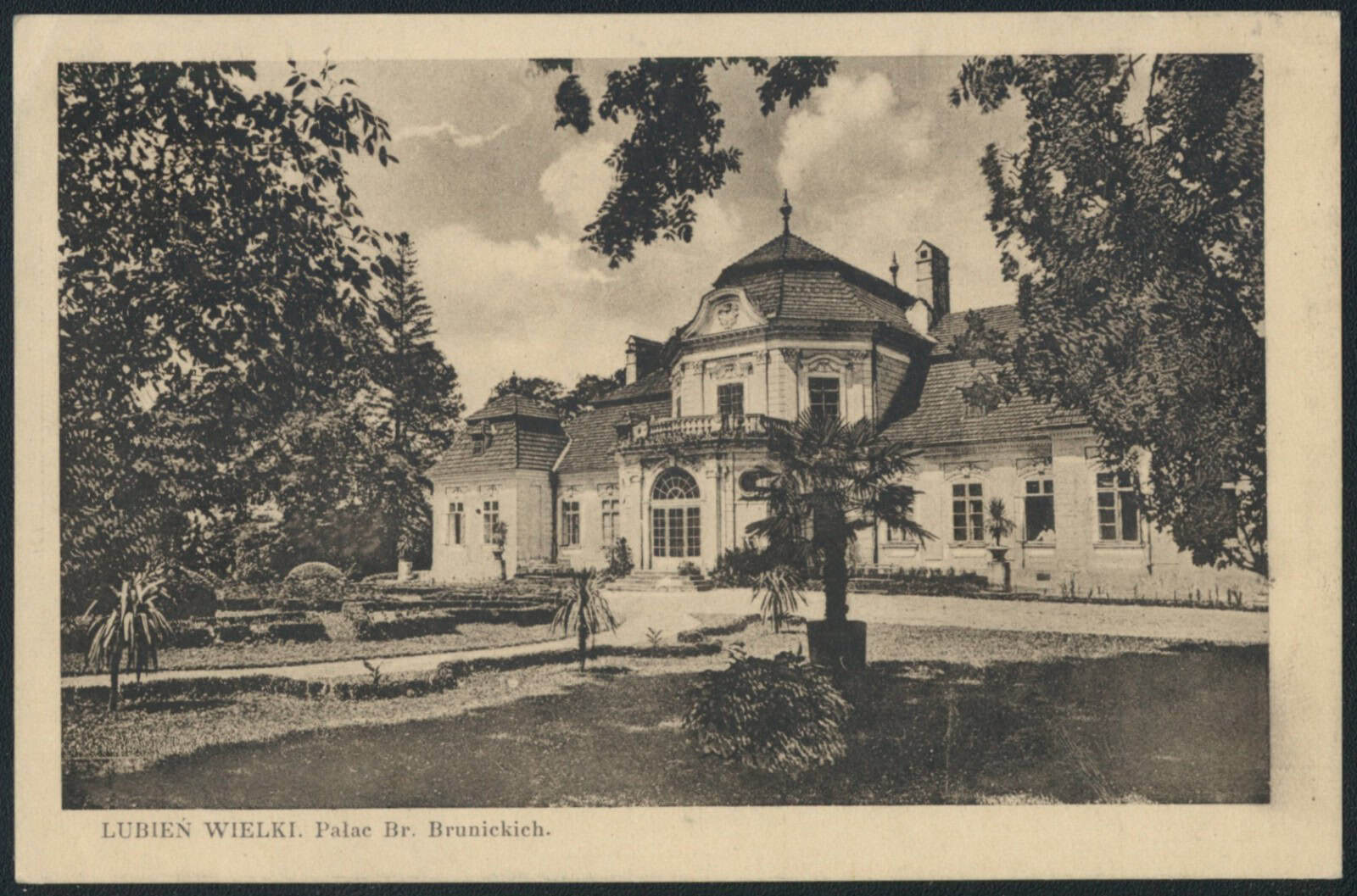 Історична фотографія палацу Брюнекиха в Лубенях, старовинний архітектурний об'єкт.