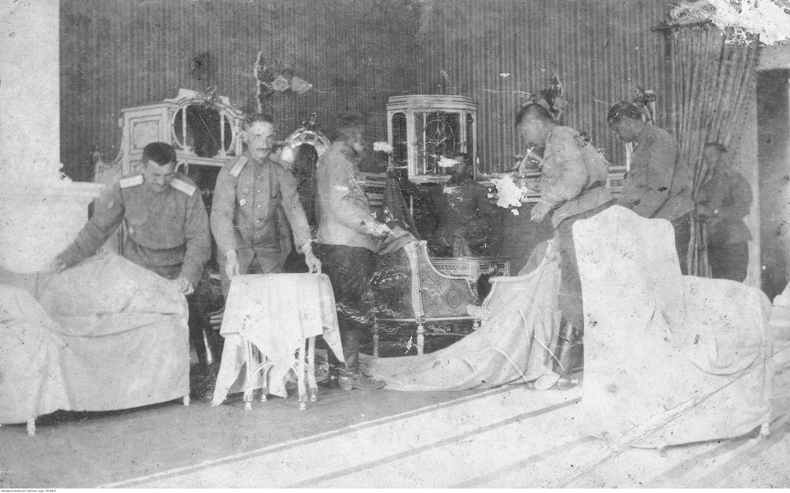 Медичний персонал у лікарні під час війни, 1940-ві роки.