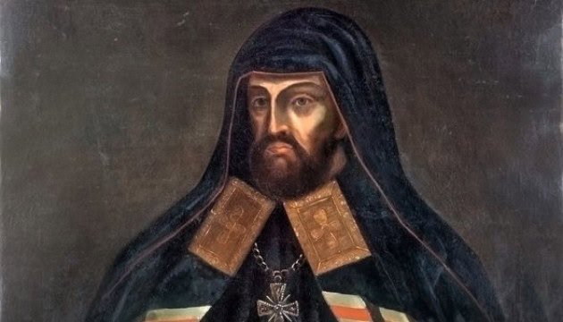 Портрет історичного діяча у традиційному одязі з хрестом на шиї.