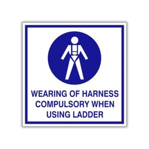 Wearing of harness compulsory when using ladder safety sign (WE030)