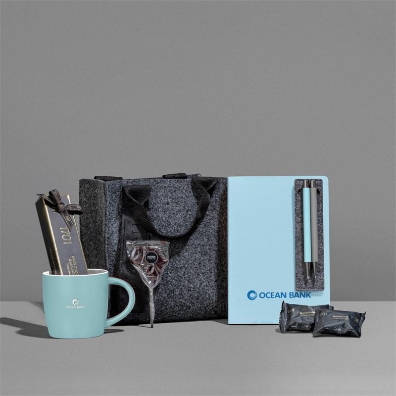LIGHT TURQUOISE Yatta Vogue Vibes Hamper