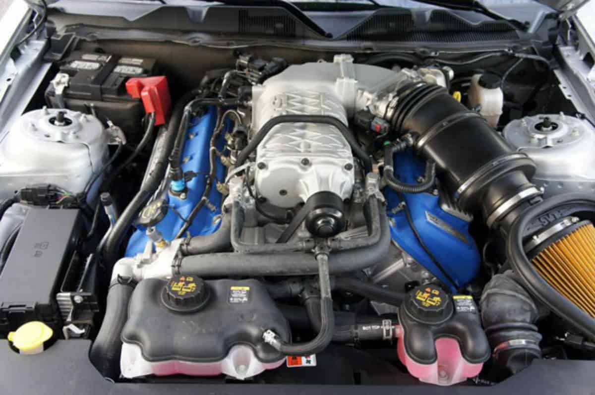 Larget ford engine is the shelby gt500 motor pictures here