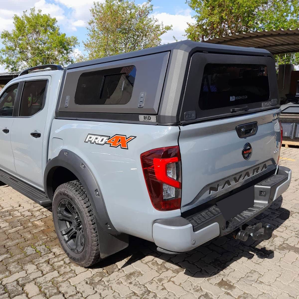 High-quality stainless steel canopies for Nissan Navara pickup trucks, designed for durability and sleek aesthetics. Perfect for enhancing vehicle utility and protection.