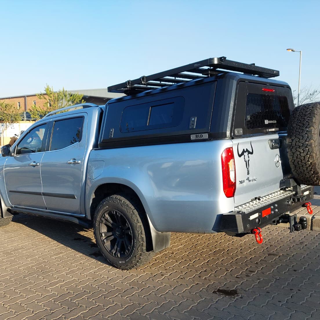 High-quality stainless steel canopy for trucks, designed for durability and style, ideal for automotive and outdoor protection. Customizable and weather-resistant.