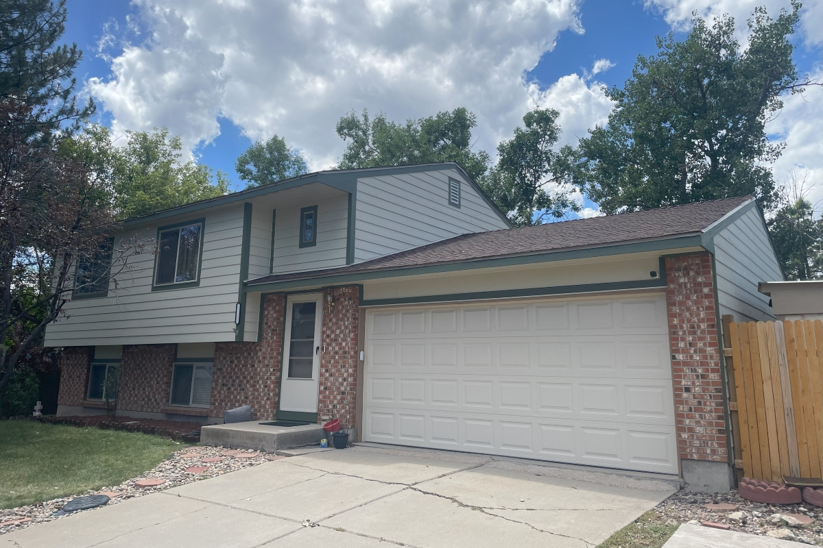 Littleton home in the Marston neighborhood with Desert Stone LP ExpertFinish lap siding and Garden Sage trim