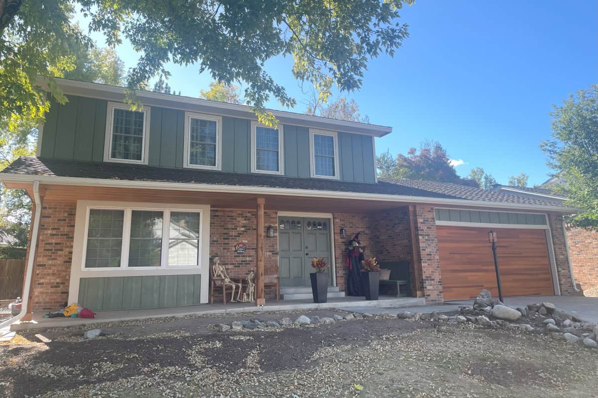 Tiffany neighborhood home in Centennial with Garden Sage LP SmartSide board-and-batten siding, a stained cedar porch soffit and Autumn Blend shingles