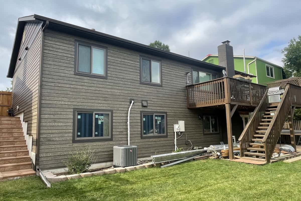 Diamond Kote DuoBlend Elkhorn lap siding and Andersen windows on a Sherwood Park home in Broomfield