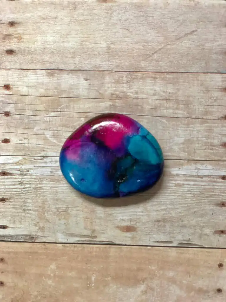 Beginners Guide To Painting Alcohol Inks on Rocks 10 alcohol inks on rock