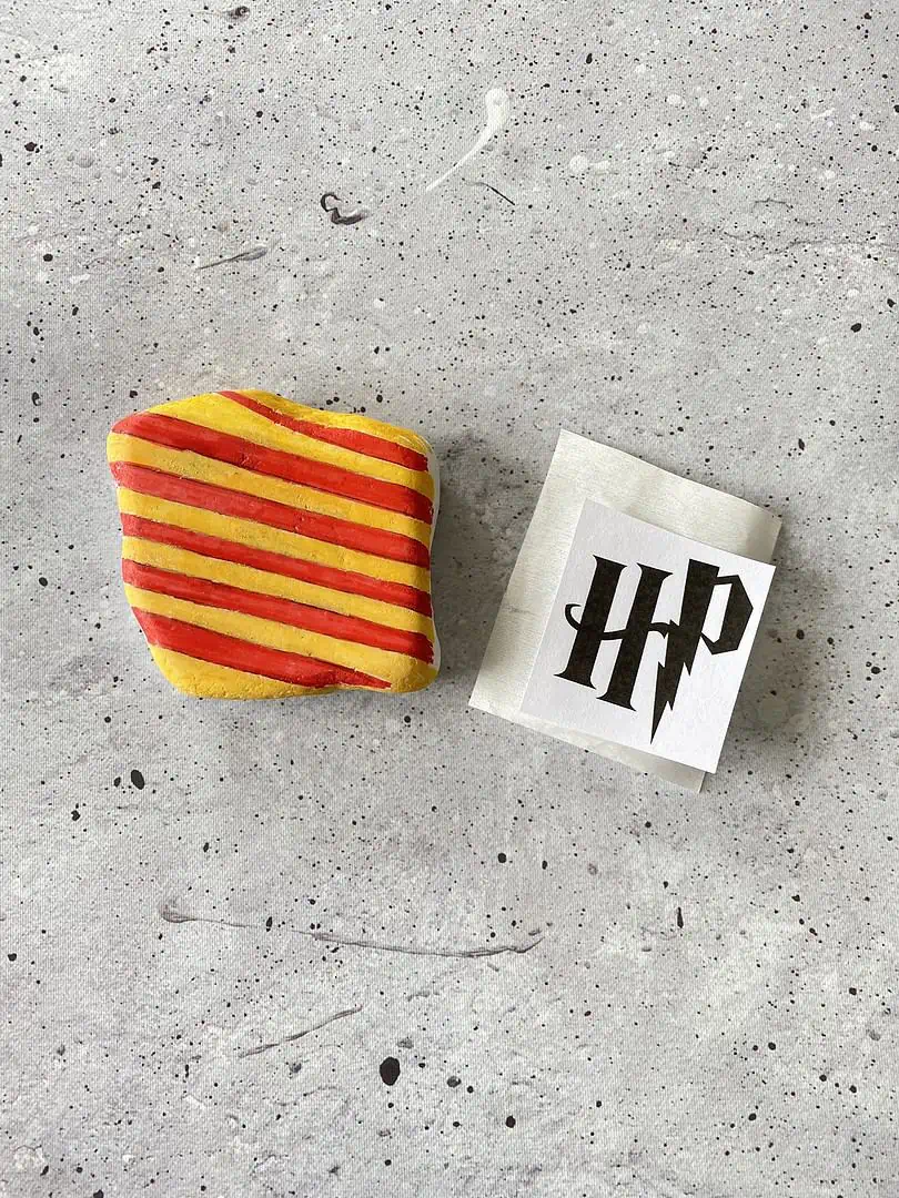 Harry Potter Painted Rocks: A Fun DIY Craft for Potterheads 5 striped painted stone