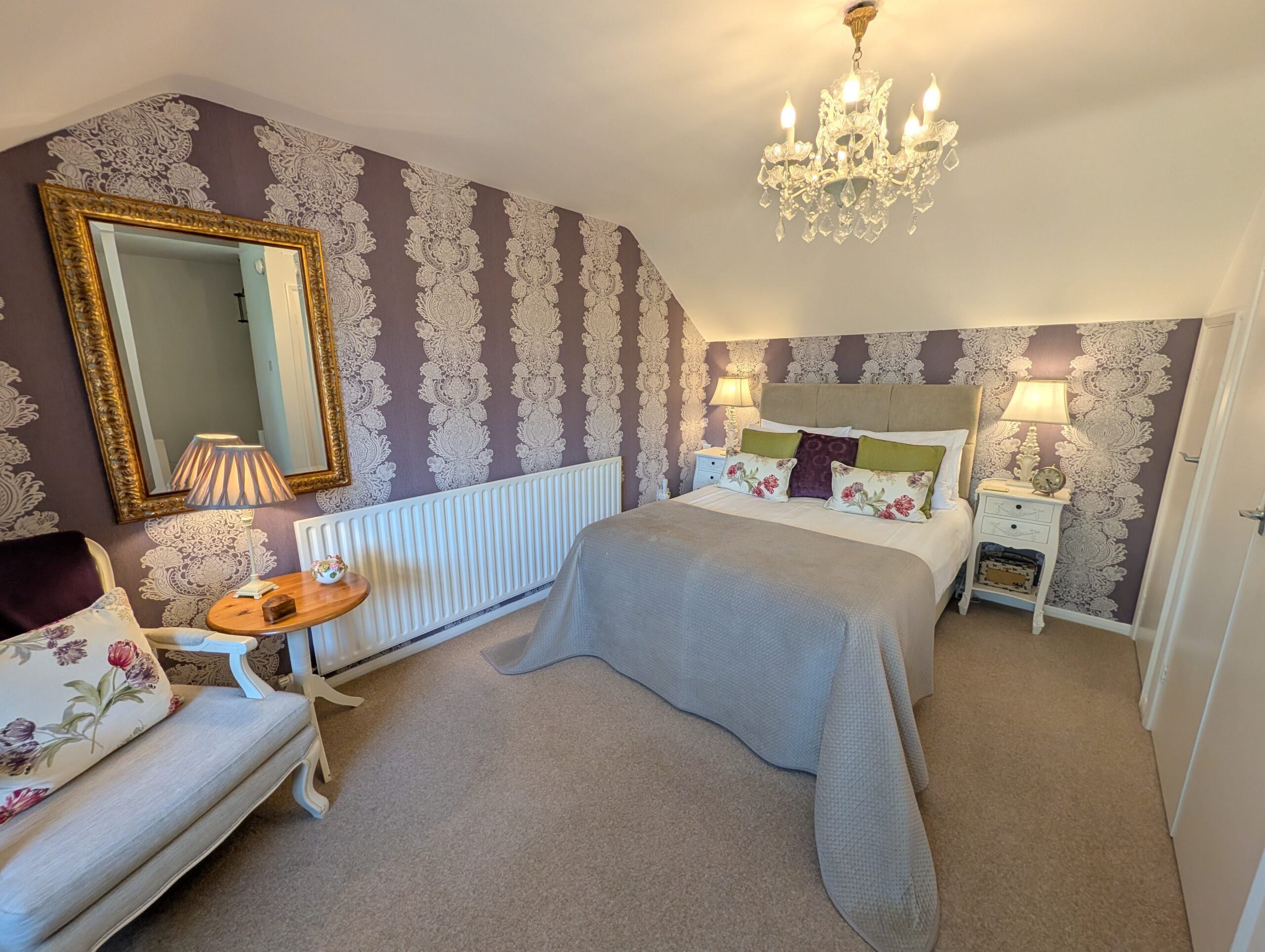 Double bedroom with bed linen at The Saddlery Holiday Cottage in Lincolnshire