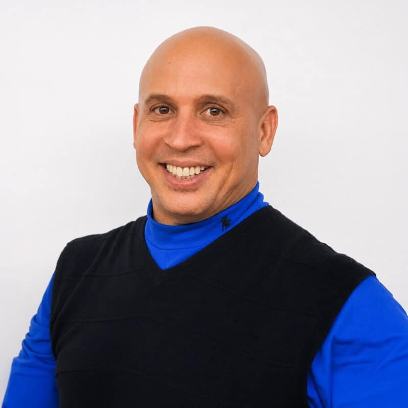 Osmar Perrones, directeur de la compagnie de Salsa On2 Yamuleé dans le Bronx, à New York