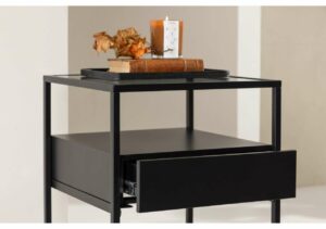 Sängfabriken sängbord i svart design med förvaring och minimalistisk stil.