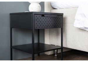 Modern svart sängbord med förvaring och perforerad design | Sängfabriken.