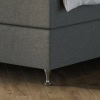 Mörkgrå sängram i modern design med metallben, högkvalitativ säng för sovrum.