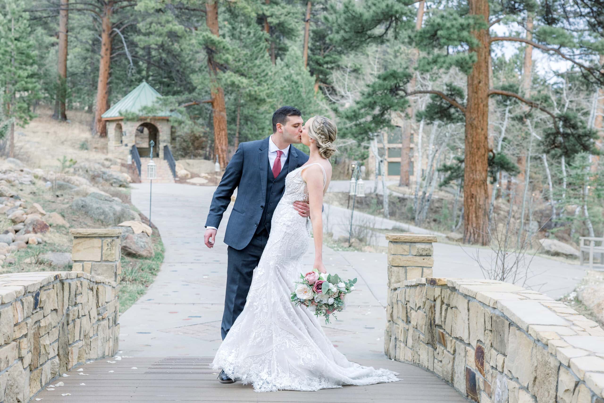 Alex & Taylor’s Dreamy Della Terra Mountain Chateau Wedding in Estes Park, Colorado