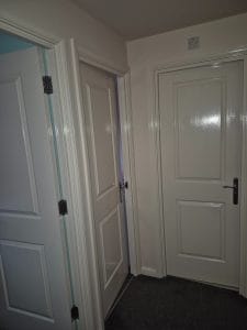 High-quality interior painting and decorating by S Bond Decorating in UK. Skilled craftsmanship for flawless finishes.