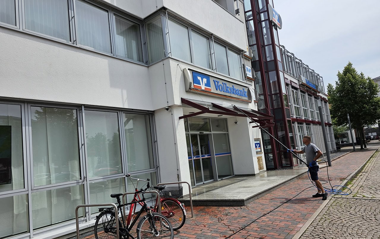 Putzfassadenreinigung Volksbank