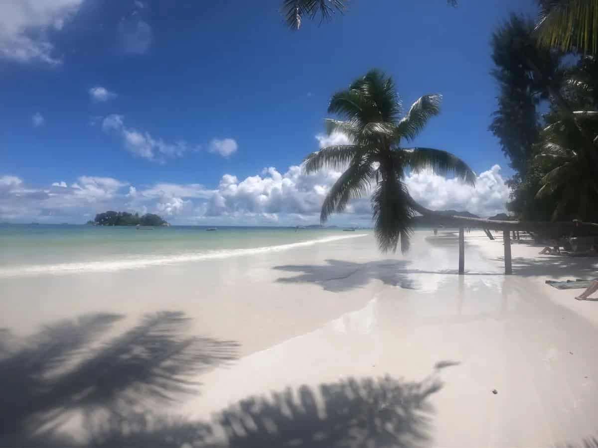 Anse Volbert Côte d’Or Praslin long beach and shallow turquoise water
