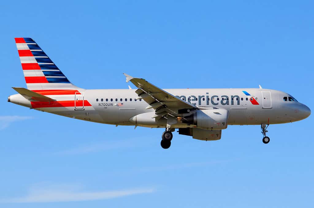 American airlines airplane landing at SBP