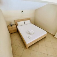 Υπνοδωμάτιο με διπλό κρεβάτι στο διαμέρισμα στην Καβάλα