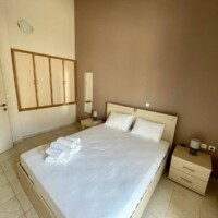 Άνετο υπνοδωμάτιο με διπλό κρεβάτι στην Καβάλα