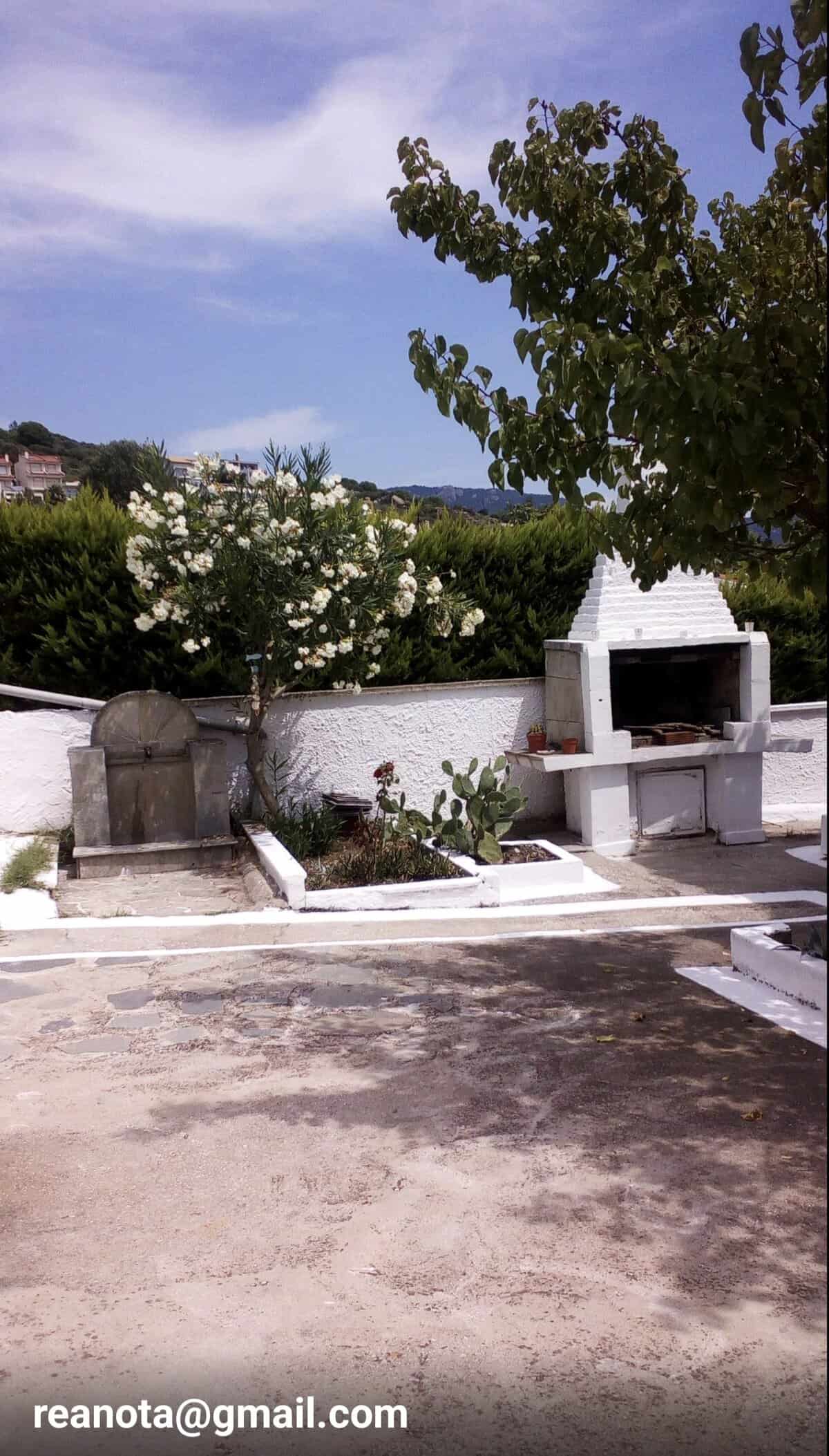 Διαμέρισμα 75 τ.μ. – Νέα Ηρακλίτσα Καβάλας 4 Alexandros Apartments Νέα Ηρακλίτσα – BBQ στον κήπο