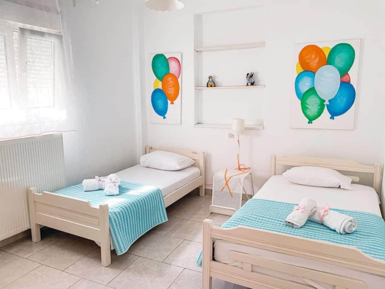 Διαμέρισμα 75 τ.μ. – Νέα Ηρακλίτσα Καβάλας 7 Alexandros Apartments Νέα Ηρακλίτσα – υπνοδωμάτιο με δύο μονά κρεβάτια