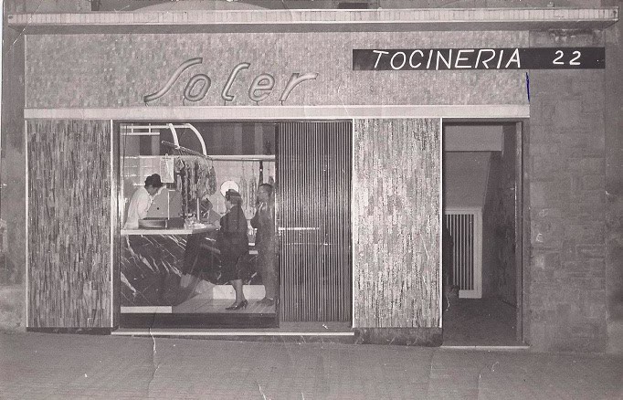 Fotografia de 1960 des de l'exterior de la Tocineria Soler, Carretera Cardona 22 Manresa (Barcelona)