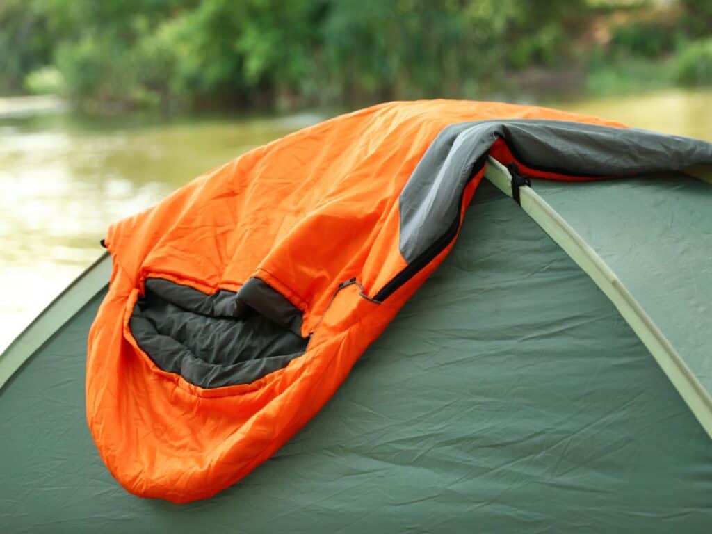 How to Wash a Sleeping Bag: A Comprehensive Guide 4 Drying sleeping bag