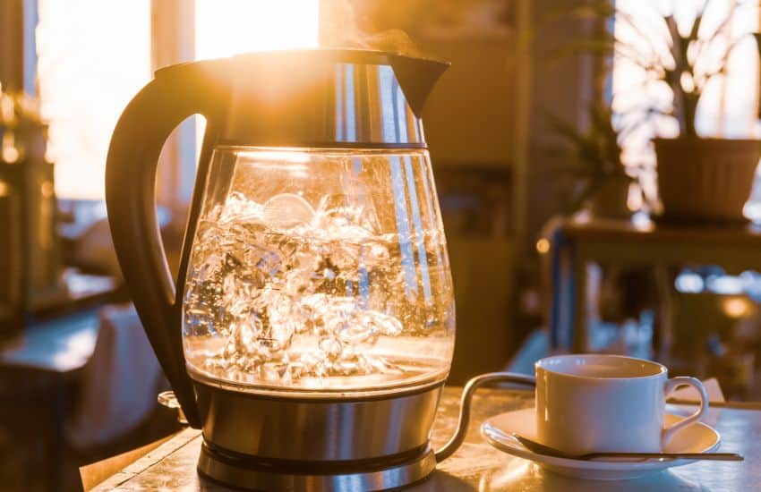 Priming your Thermos Flask: Kettle boiling