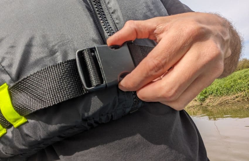 Osprey Buoyancy Aid 50N Review (2025) 8 Osprey Buoyancy Aid buckle