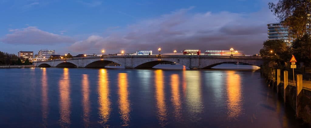 Paddleboard London: 10 Best SUP Spots 2026 8 Putney Bridge