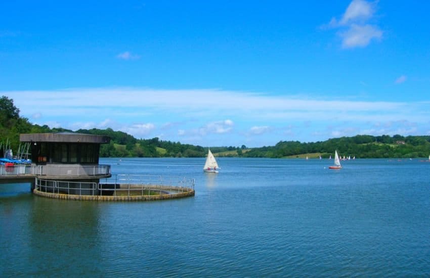 10 Best Places to Go Paddleboarding in Sussex (2026) 11 Ardingly Reservoir by Simon Carey _ CC BY-SA 2.0