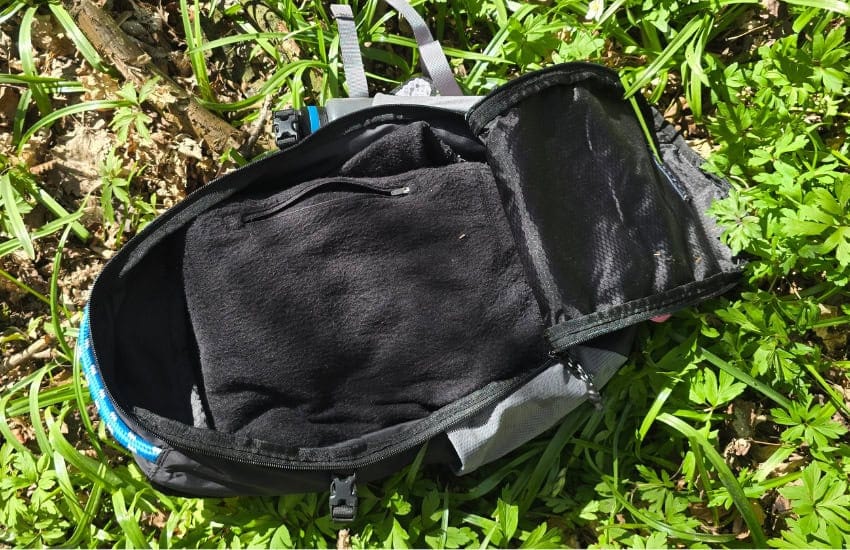 Bagsmart Faro Light Backpack 0.4 Review (2026) 4 Bagsmart Faro Light Backpack 0.4 - Full zip