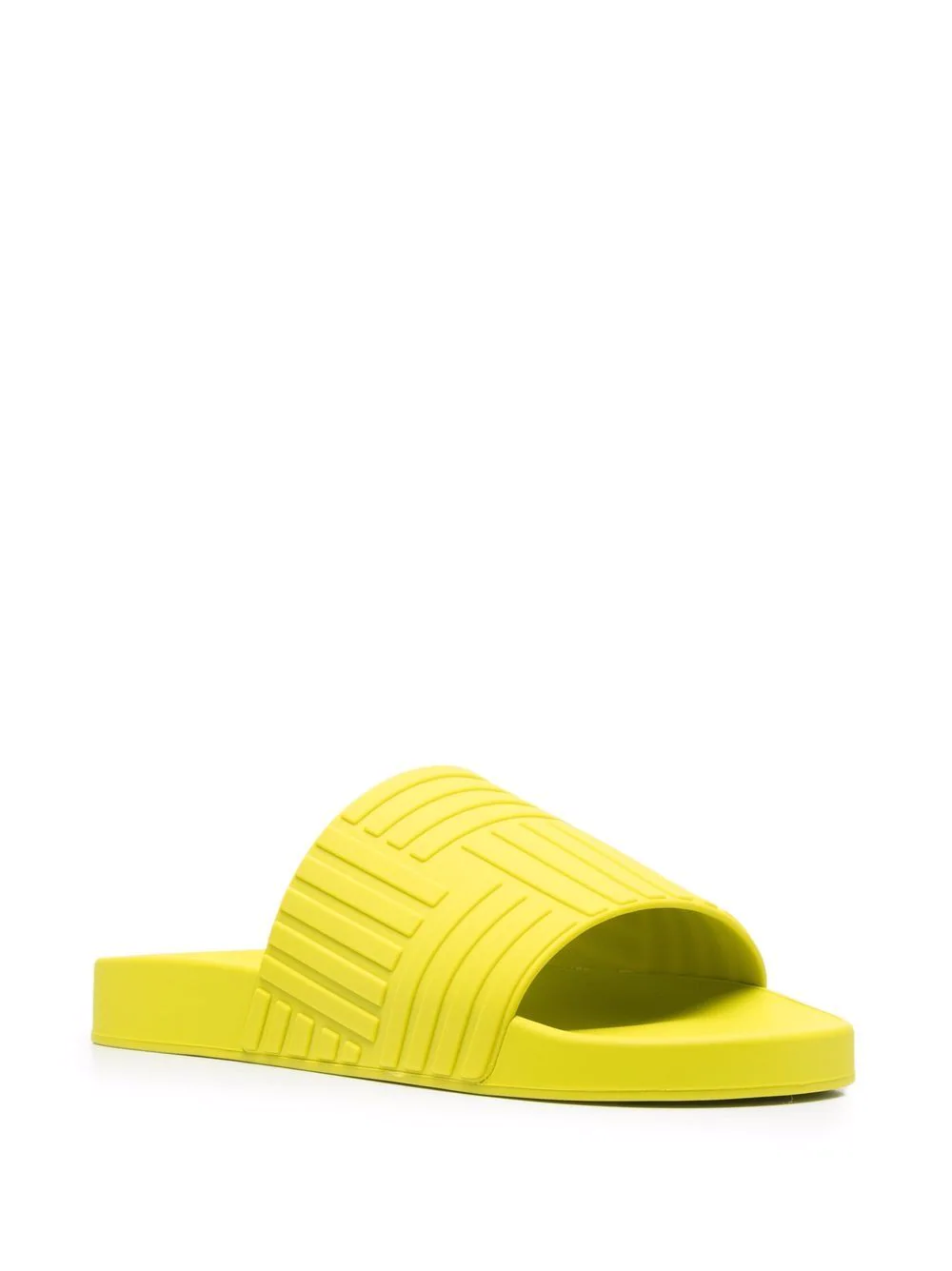 1. Sandálias femininas em amarelo confortável e moderno, perfeitas para o verão.