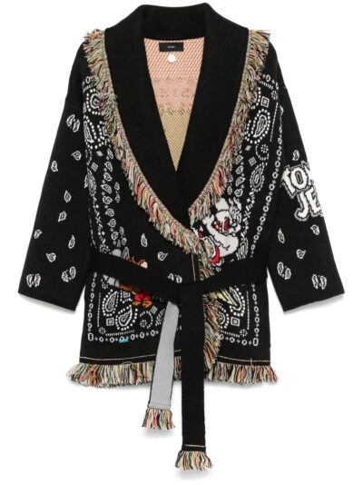 Casaco estilo étnico com detalhes em fringes e padrão colorido, perfeito para moda masculina e feminina.