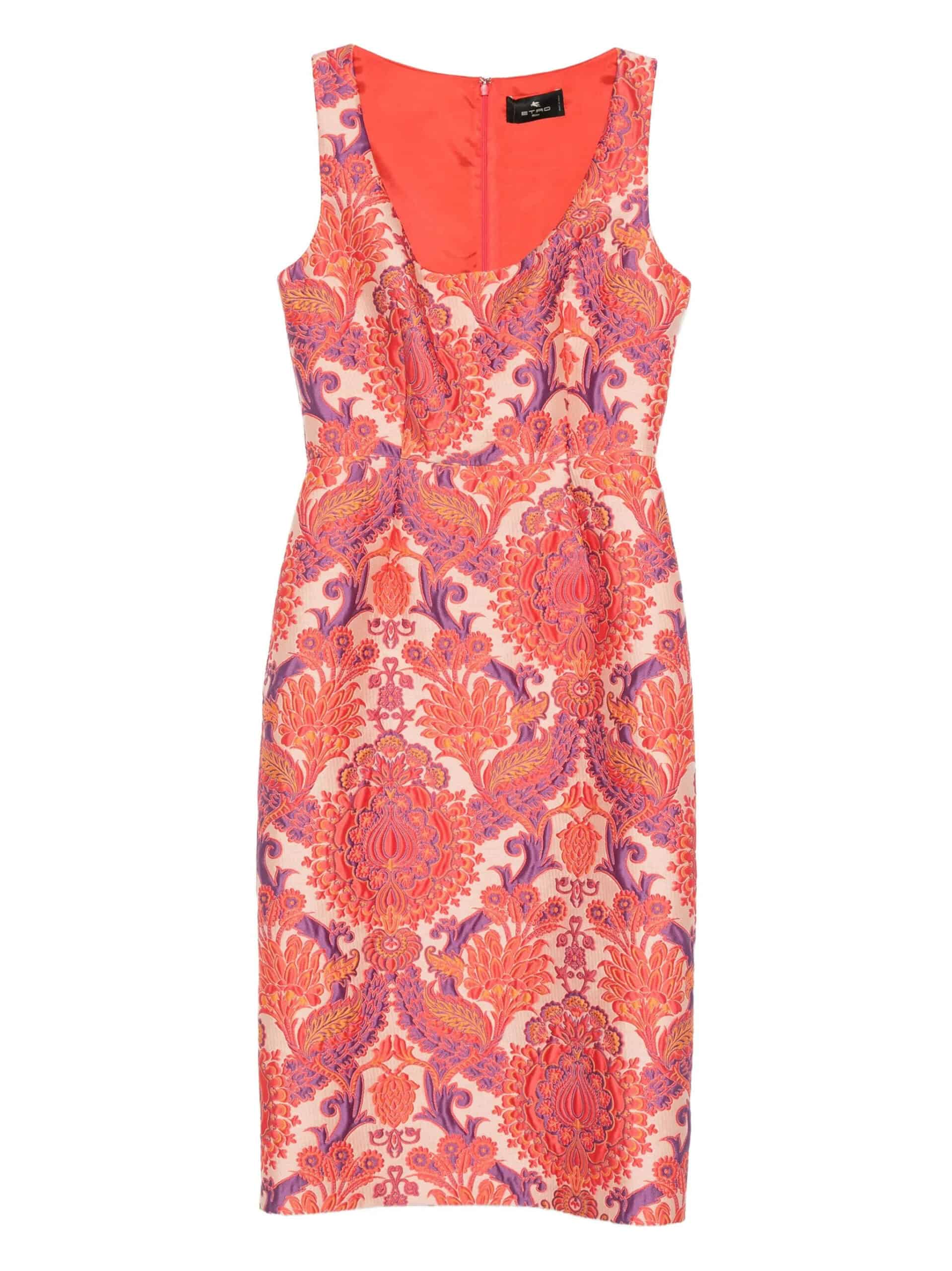 Vestido longo floral em tons de rosa, roxo e laranja perfeito para ocasiões sofisticadas.